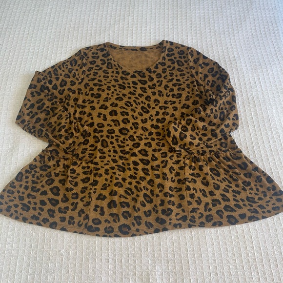 Long Sleeve Animal Print Top - Picture 4 of 16